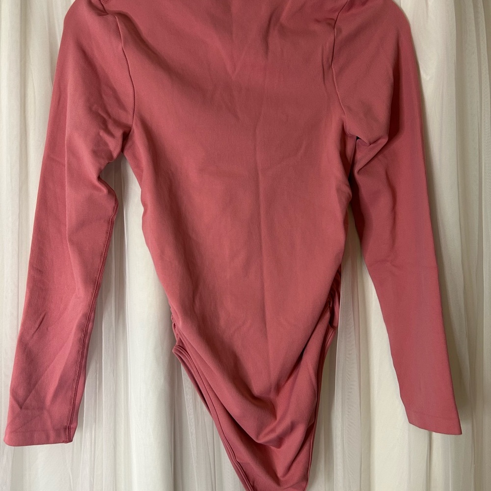 NWOT OQQ Women's Mauve Long Sleeve Bodysuit - Picture 4 of 5